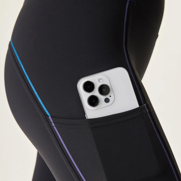 Outdoor Voices Frostknit 7/8 Leggings - Black/rainbow reflective OV BNWT! - Picture 6 of 10